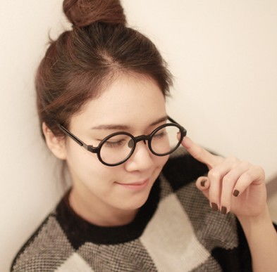 如何選擇橢圓黑框造型的裝飾眼鏡？打開潮流眼之余盡顯個性立場點綴時標配風格幾秒速達眼駕于心上的一瞬魅力升級與自信延續長伴眼睛美學表達的日化進階筆記｜前沿格調選愈見高階自我詳解時尚發型呈現襯托聚焦要訣私藏